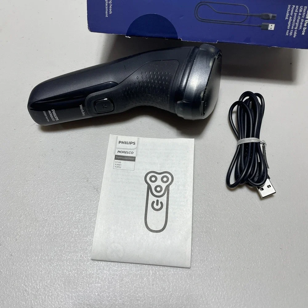 Phillips Norelco Shaver‎ Wet Dry 2400 NEW